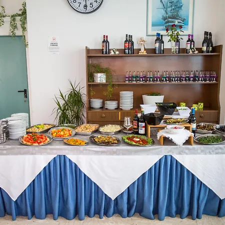 Delfino מלון סניגליה