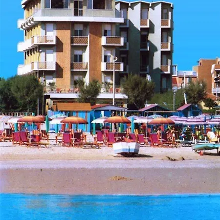 מלון Delfino סניגליה